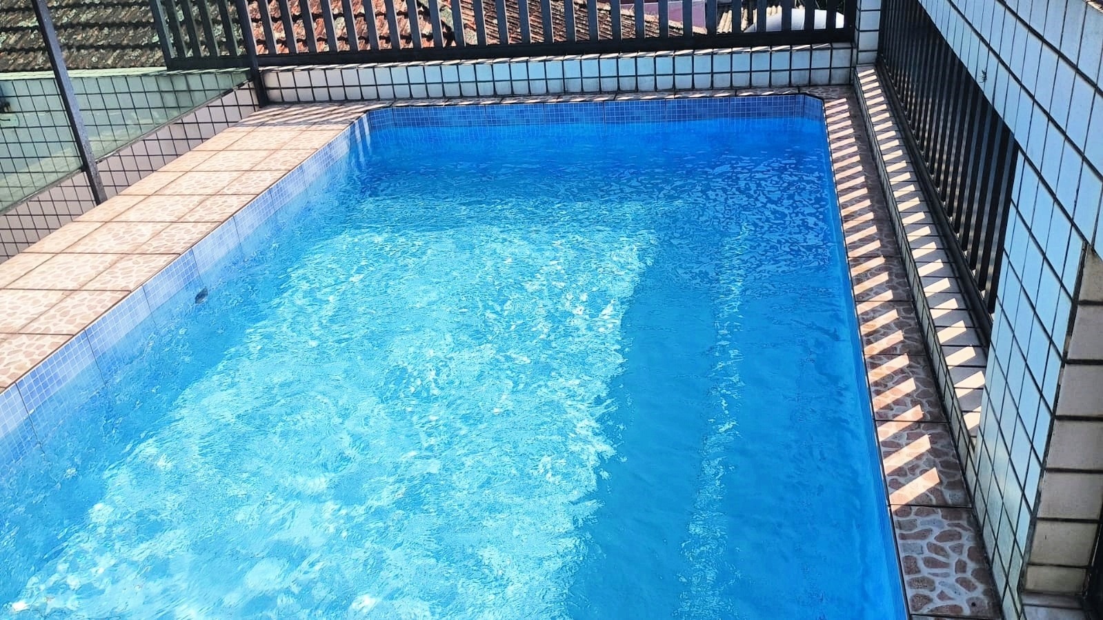 Piscina limpa e tratada