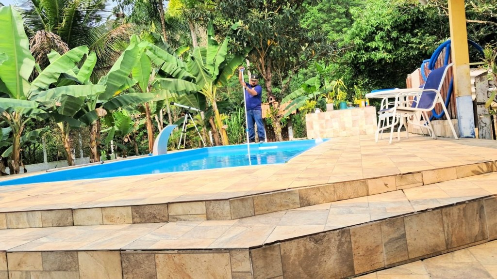 Serviço de limpeza de piscina 3